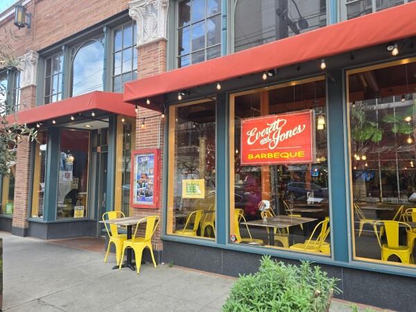 Best Sports Bars in OAKLAND - Everett and jones bbq