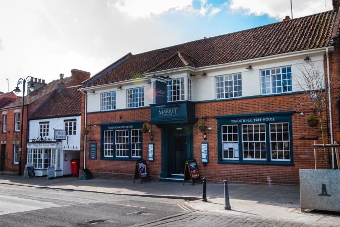 Best Sports Bars in Glastonbury - Market House Glastonbury