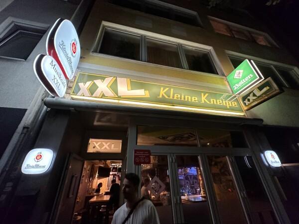 Beste Sportsbars in Düsseldorf - Kleine Kneipe XXL