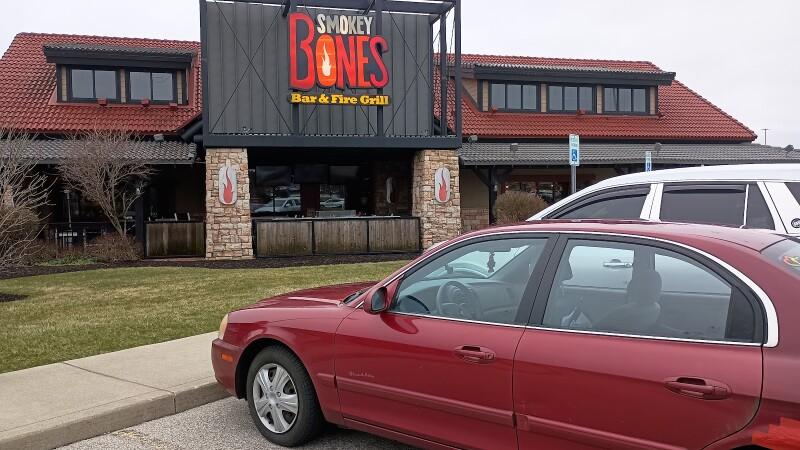 Best Sports Bars in Fort Wayne - Smokey Bones BBQ @ Fort Wayne