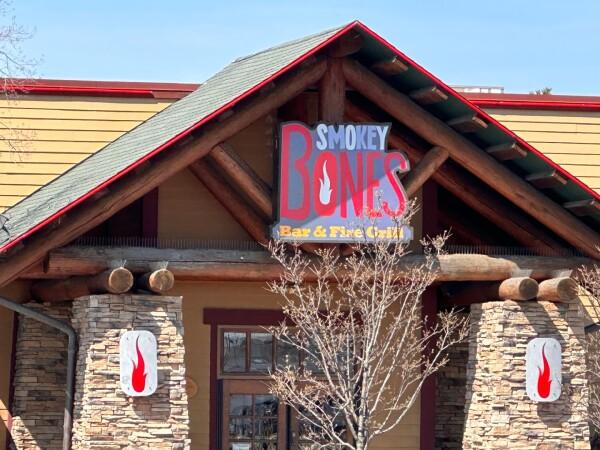 Best Sports Bars in Cheektowaga - Smokey Bones BBQ @ Cheektowaga