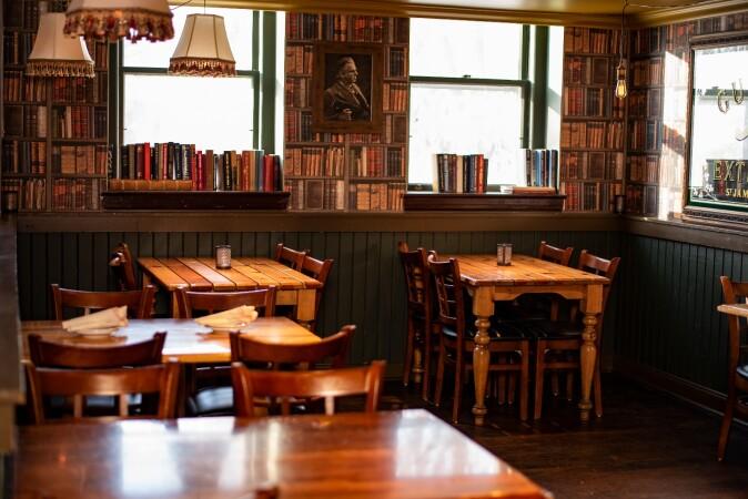 Beste Sportsbars in Burlington - Ri Ra Irish Pub @ Burlington