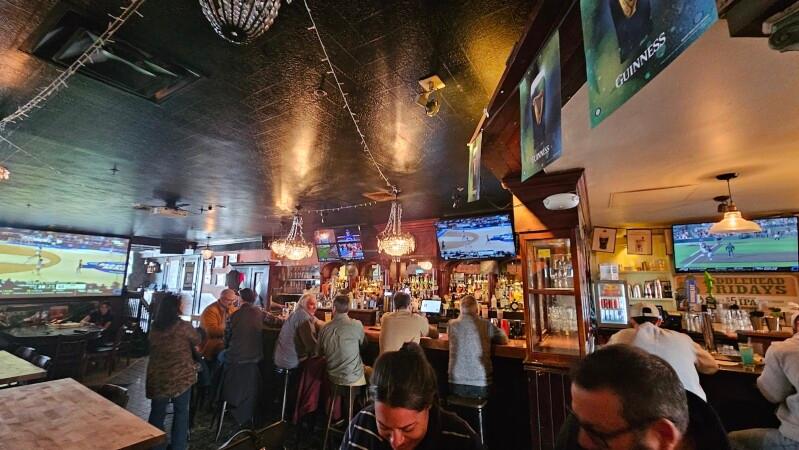 Beste Sportsbars in Burlington - Ri Ra Irish Pub @ Burlington