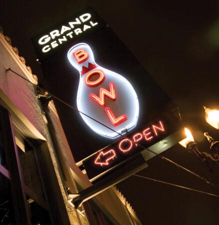 Best Sports Bars in Portland - Grand Central Restaurant & Bowling Loung
