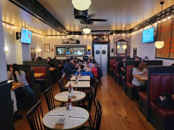 Best Sports Bars in Brooklyn - Brooklyn Public House