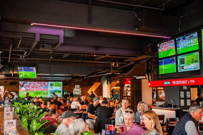 Best Sports Bars in Surfers Paradise - The Sporting Globe Surfers Paradise