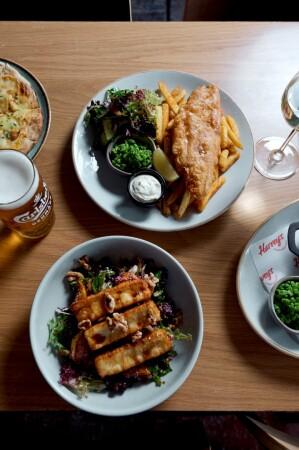 Best Sports Bars in St Kilda - Harvey's Sports Bar & Grill