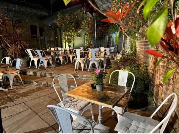 Best Sports Bars in Uxbridge - Bar Italia