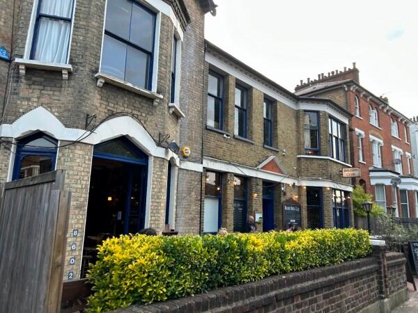 Best Sports Bars in London - Balham Bowls Club