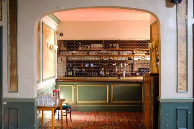 Best Sports Bars in London - Balham Bowls Club