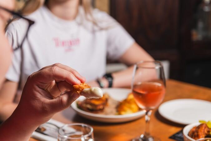 Best Sports Bars in Merivale - Carlton Bar and Steakhouse