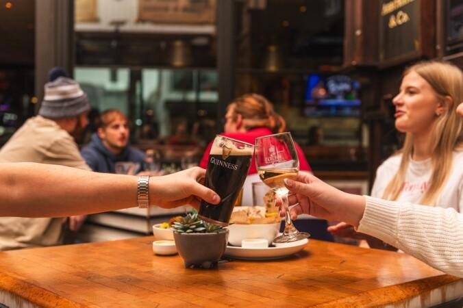 Best Sports Bars in Merivale - Carlton Bar and Steakhouse