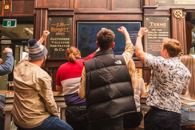 Best Sports Bars in Merivale - Carlton Bar and Steakhouse