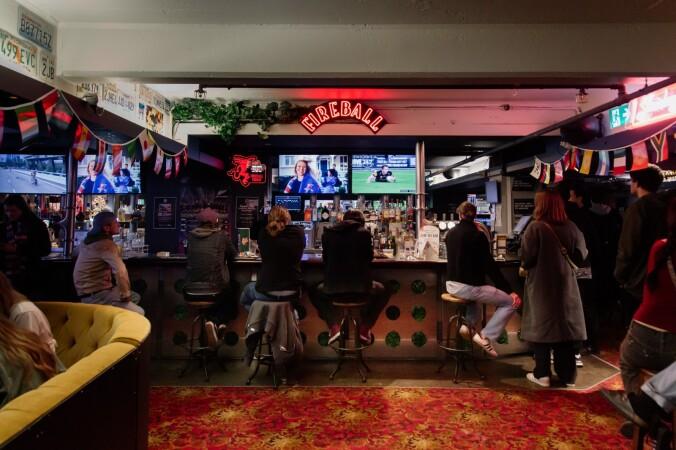 Best Sports Bars in Wellington - Gibbons Hotel