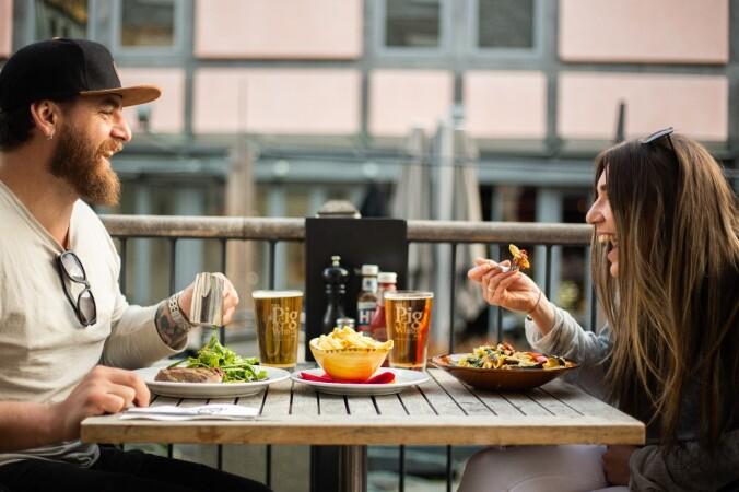 Best Sports Bars in Queenstown - Walter's Tavern