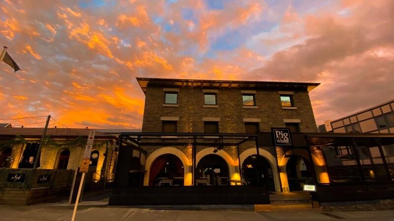 Best Sports Bars in Queenstown - Walter's Tavern