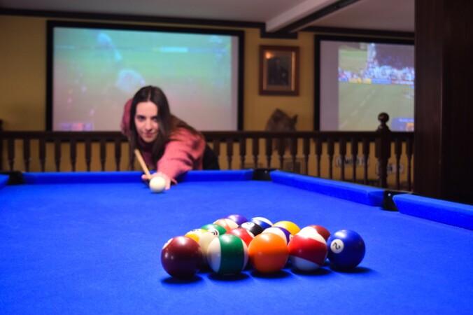 Best Sports Bars in Queenstown - Walter's Tavern