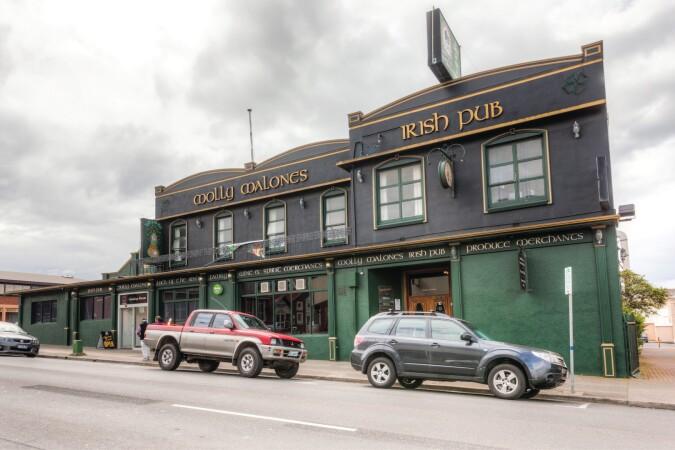 Best Sports Bars in Devenport - Molly Malones