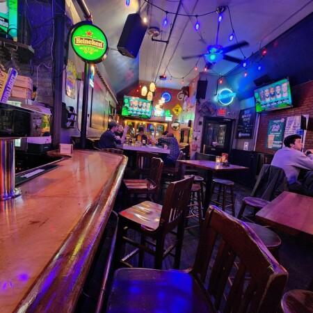 Beste Sportsbars in Burlington - Ruben James