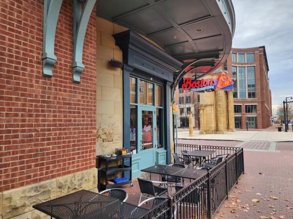 Best Sports Bars in Columbus - Boston's Pizza @ Columbus