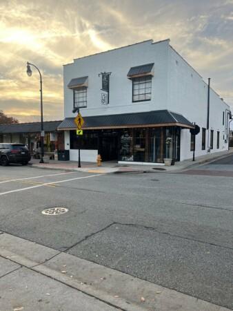 Best Sports Bars in Kernersville - Breathe Cocktail Lounge