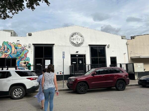 Best Sports Bars in Houston - Gotti's Restaurant & Bar