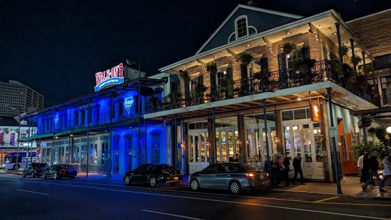 Best Sports Bars in New Orleans - Walk Ons Sports Bistreaux