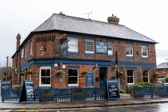 Best Sports Bars in Marlow - Marlow Donkey