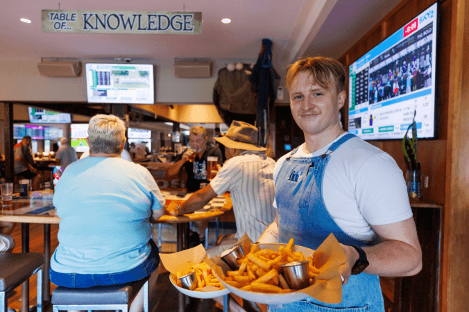 Best Sports Bars in Sandgate - The Full Moon Hotel