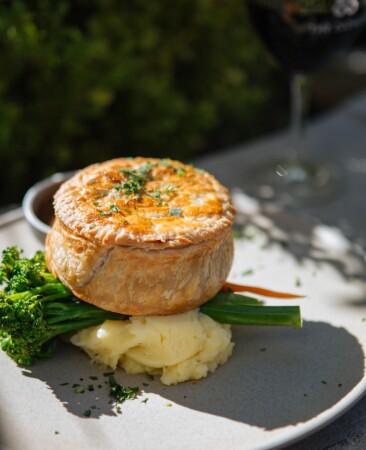 Best Sports Bars in Modbury North - Clovercrest Hotel