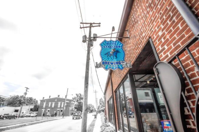 Best Sports Bars in Richmond - Blue Stallion Richmond Taproom