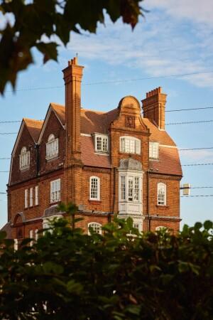 Best Sports Bars in London - Fox Connaught