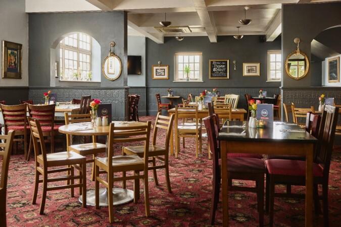 Best Sports Bars in London - Fox Connaught