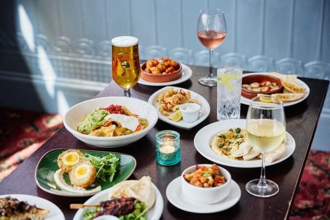 Best Sports Bars in London - Fox Connaught