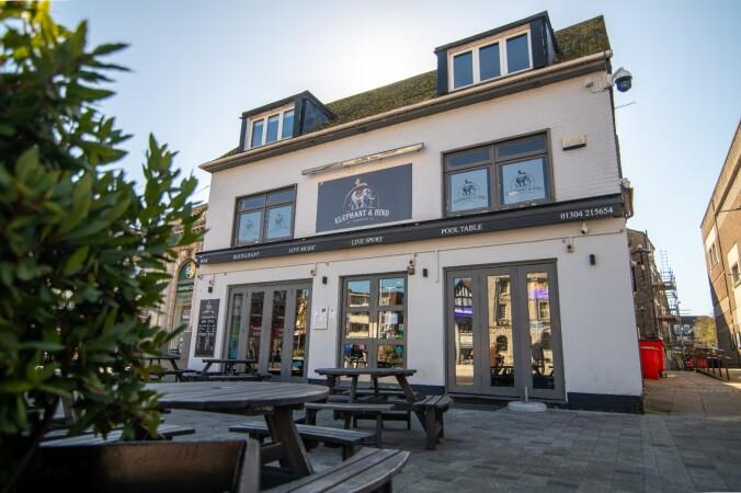 Best Sports Bars in Kent - The Elephant and Hind
