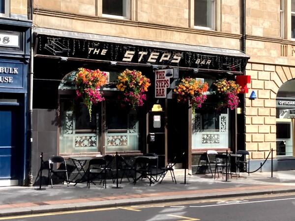 Best Sports Bars in Glasgow - The Steps Bar