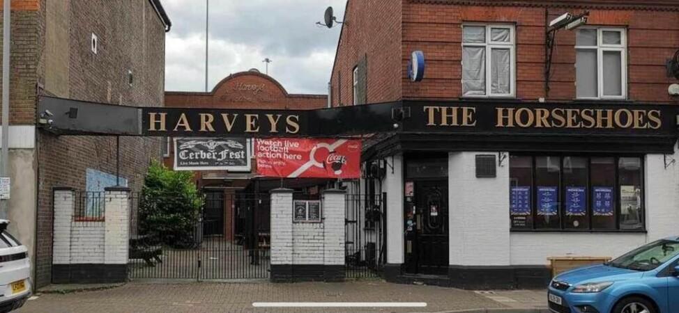 Best Sports Bars in Luton - The Four Horseshoes
