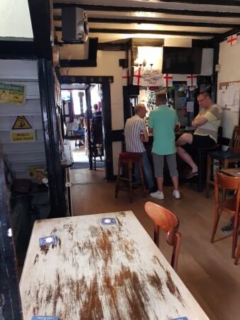 Best Sports Bars in Islington - Jolly Sisters