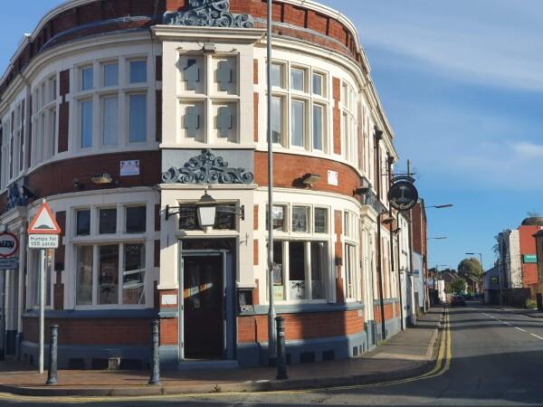 Best Sports Bars in Staffordshire - The Four Crosses
