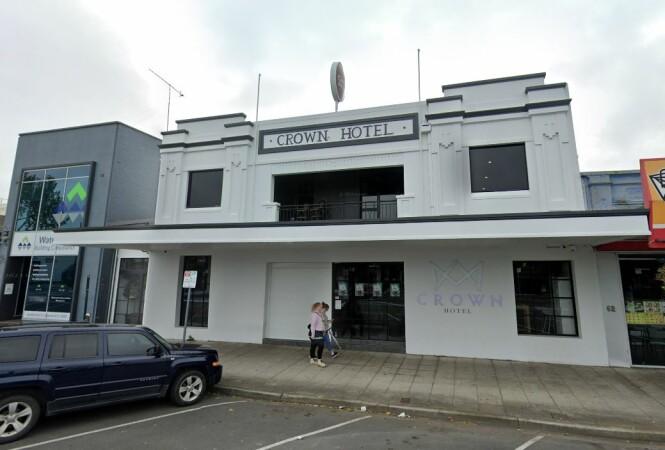 Best Sports Bars in Traralgon - Crown Hotel Traralgon