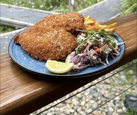 Best Sports Bars in Port Macquarie - The Local Flynns Beach