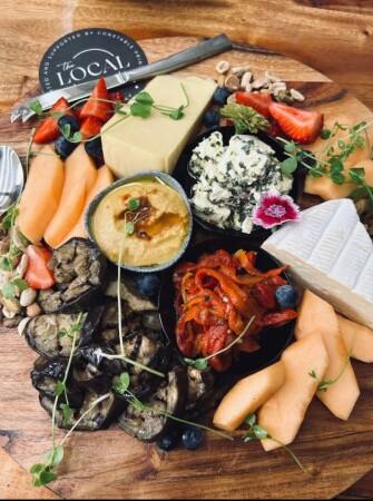 Best Sports Bars in Port Macquarie - The Local Flynns Beach