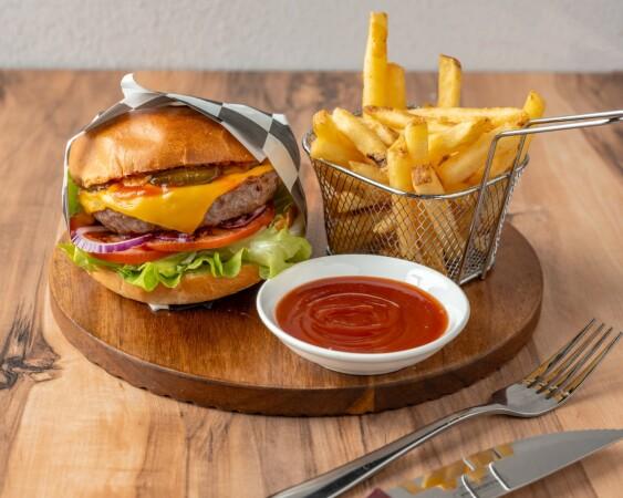 Best Sports Bars in Brunswick East - The Final Whistle Sports Bar & Grill