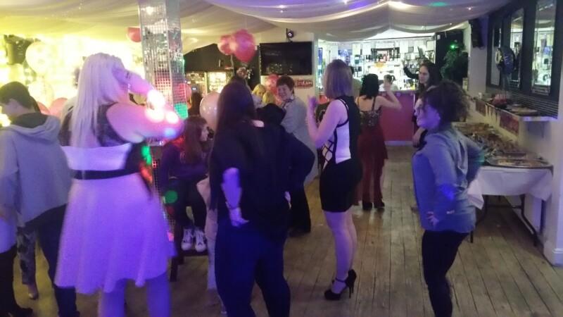 Best Sports Bars in Colchester - Lemon Tree Hotel Fifth Avenue