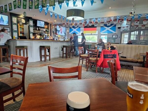 Best Sports Bars in Highland - Dows Bar Diner