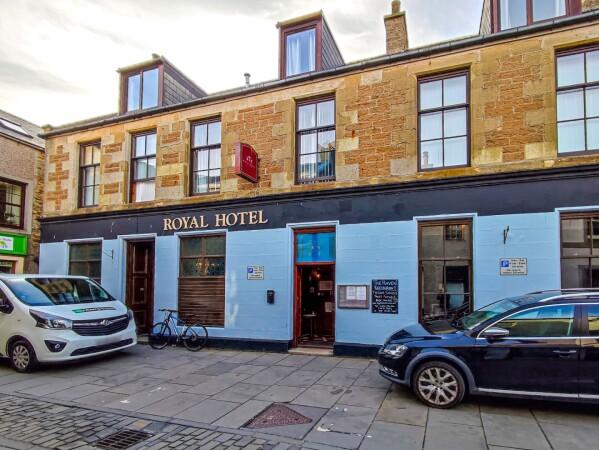 Best Sports Bars in Highland - Royal Hotel