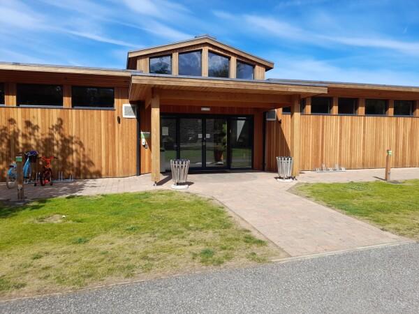 Best Sports Bars in West Lindsey - Lakeside Park Montys Bar