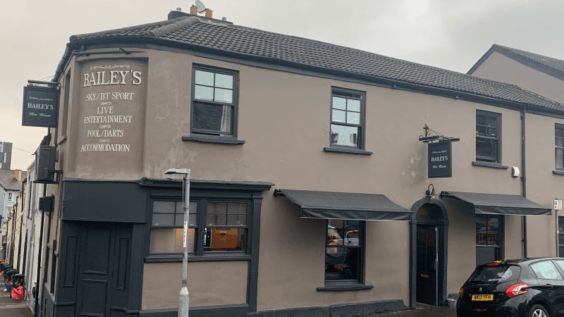 Best Sports Bars in Newport - Baileys Bodega