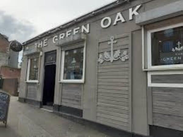 Best Sports Bars in Renfrewshire - Green Oak Bar