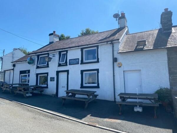 Best Sports Bars in Llanybydder - Tanygraig Inn